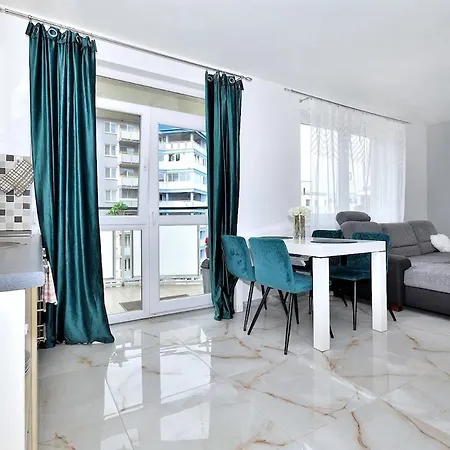 Apartment Emerald Marble Serenity