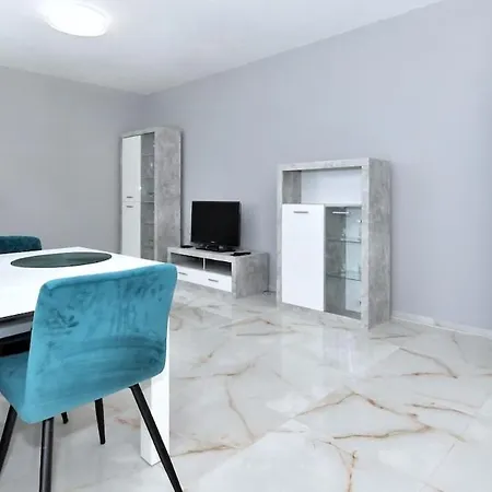 Agate Apartment *